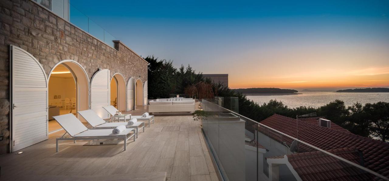 Luxury Seafront Villa Primosten Glamour With Private Pool, Sauna And Gym At The Beach In Primošten Dış mekan fotoğraf